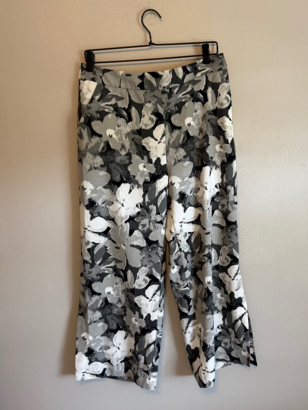 Isaac Mizrahi Live! Floral Print Pull-On Pants — Size M